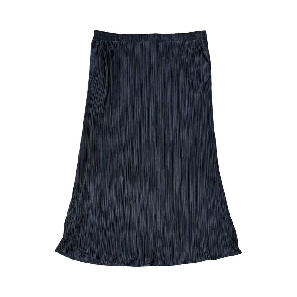 Dressed in LALA Maxi Skirt with pockets